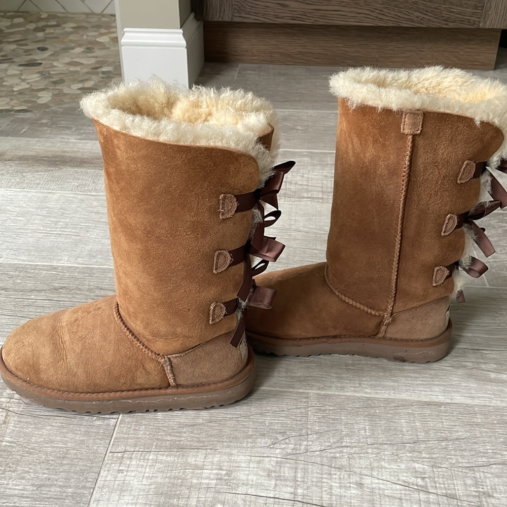 Tall Ugg Boots - Kids Size 4 - Picture 2 of 7